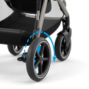 Close-up of the e-Gazelle S rear wheel with blue arrows illustrating electric assistance; shopping basket visible above.